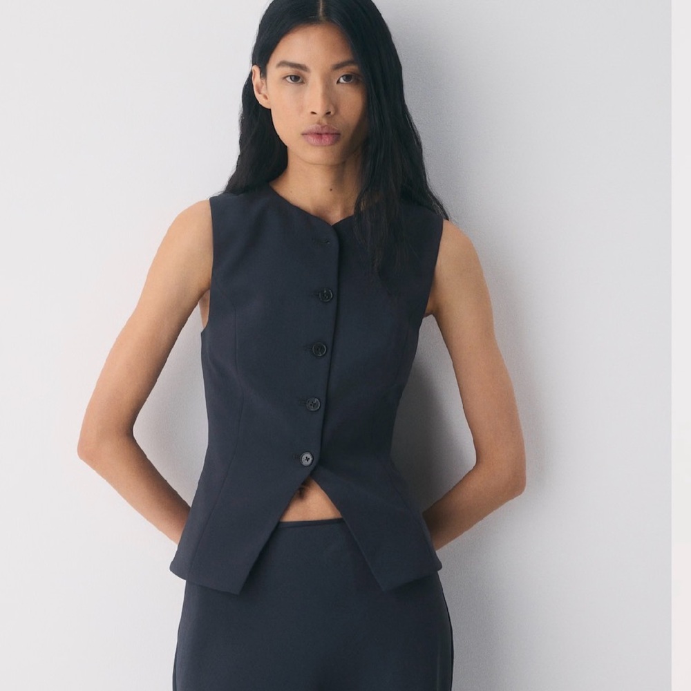 Aritzia • Wilfred Navy Regal Sleeveless Vest